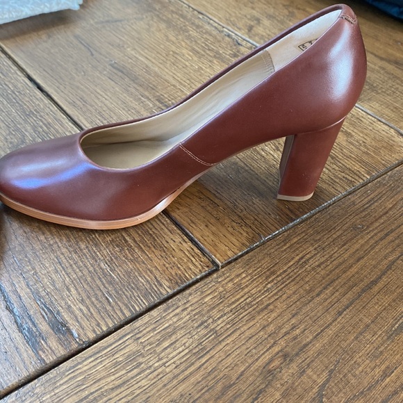 Clarks Kaylin Cara Heels size 8 M - Picture 8 of 9